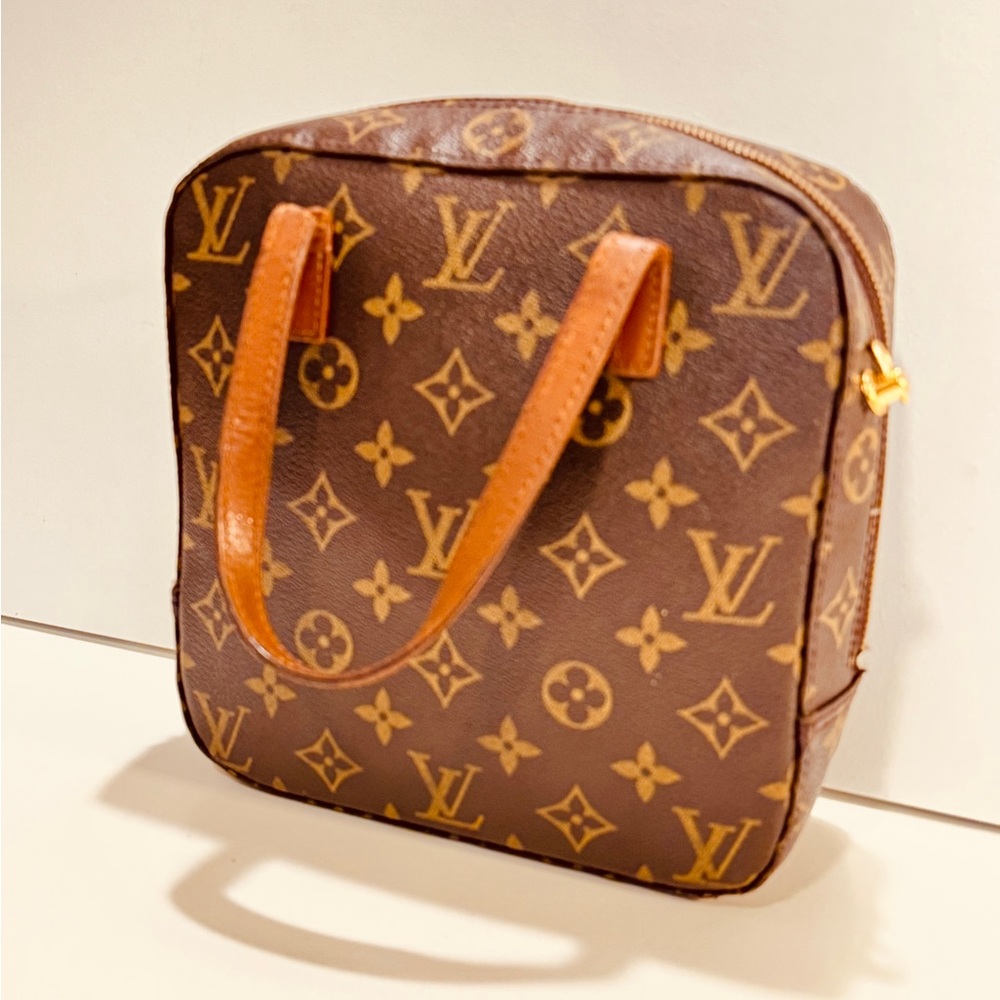 Louis Vuitton monogram hand bag can be attached a strap on it to be shoulder bag - Picture 16 of 16